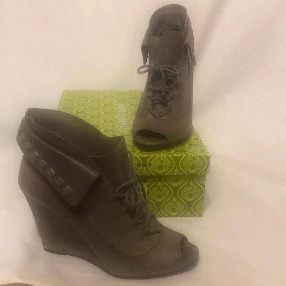 Gianni Bini Presley021 Gray Booties ladies size 6.5